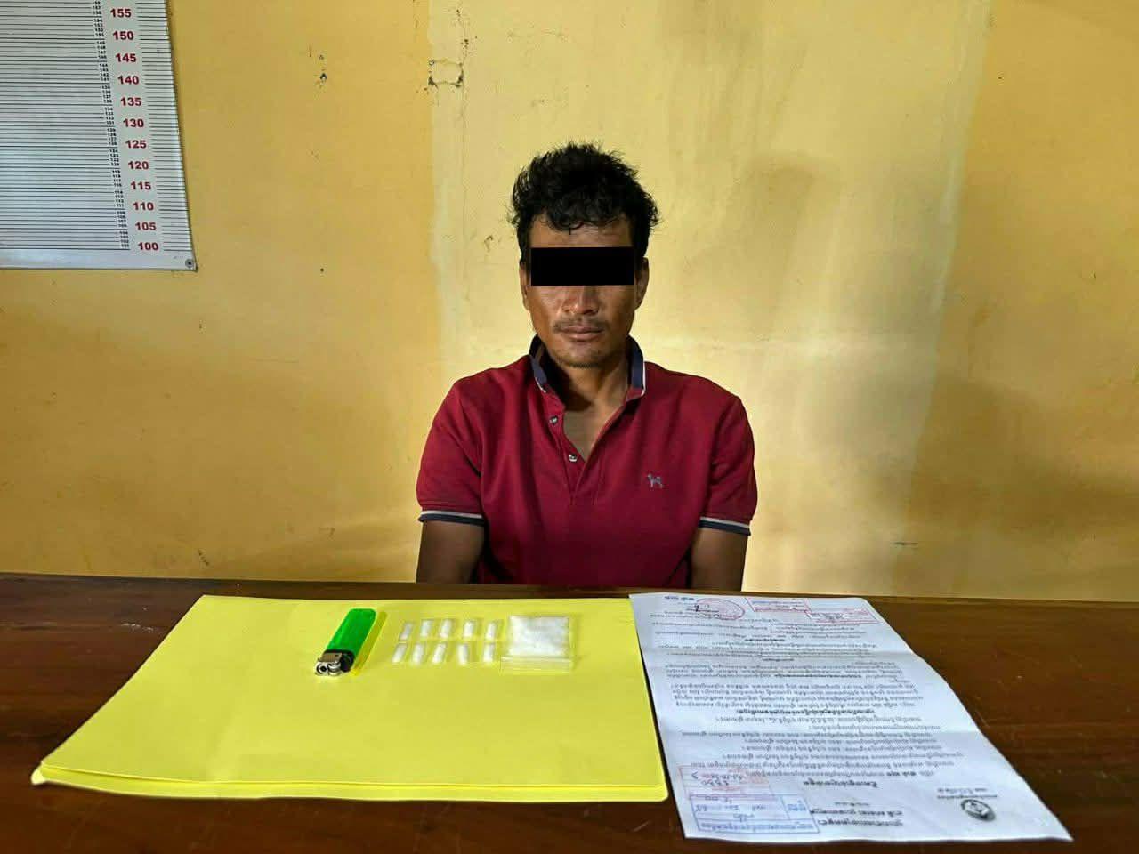 បង្ក្រាបករណីជួញដូរគ្រឿងញៀននៅឯកភ្នំ! ឃាត់ខ្លួនជនសង្ស័យម្នាក់ និងរឹបអូសថ្នាំញៀនមួយចំនួនធំ