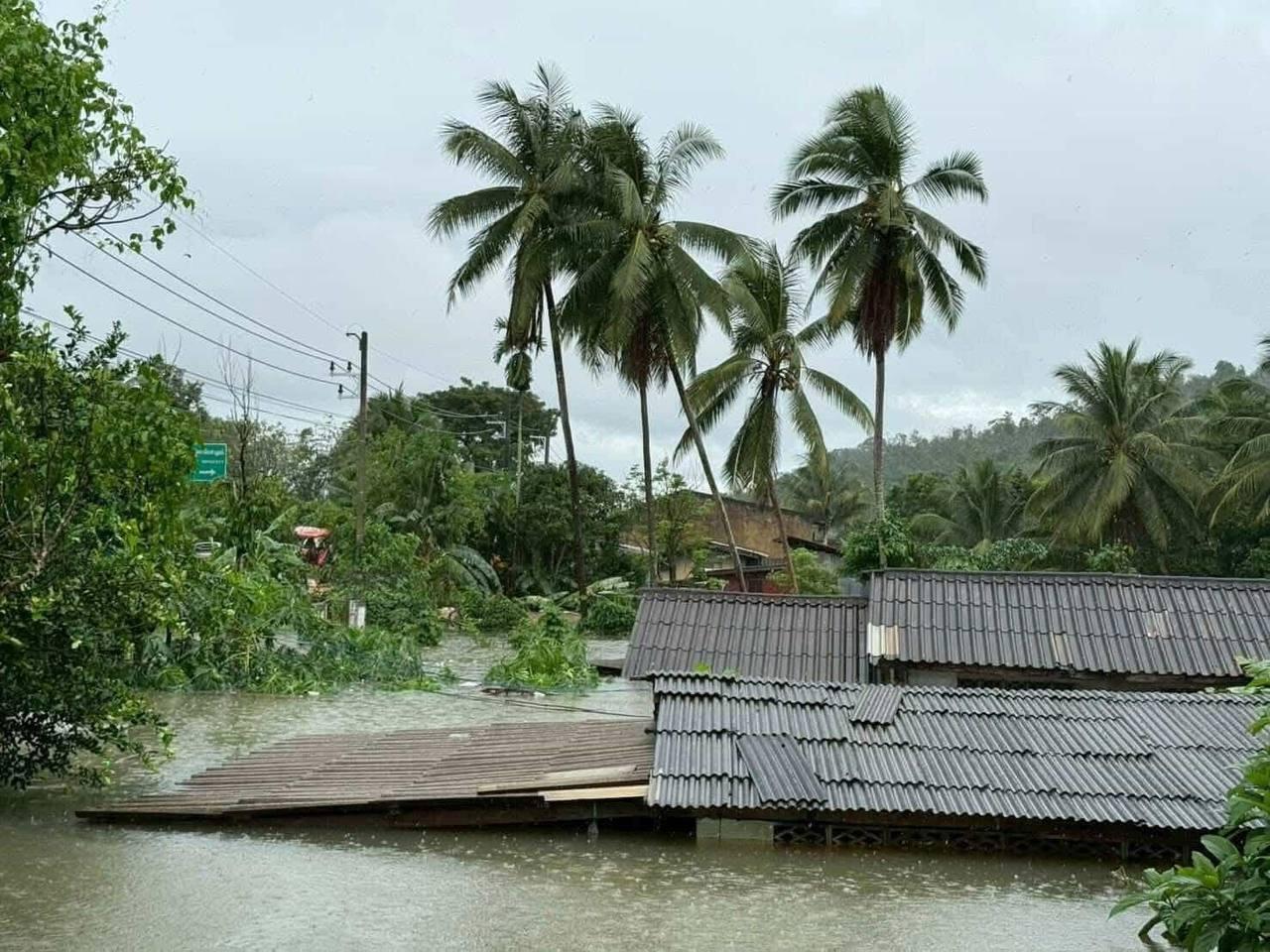 វិបត្តិទឹកជំនន់ថៃ៖ ទន្លេប៉ាតានីបំបែករបាំងការពារ មជ្ឈមណ្ឌលសេដ្ឋកិច្ចលិចទឹក