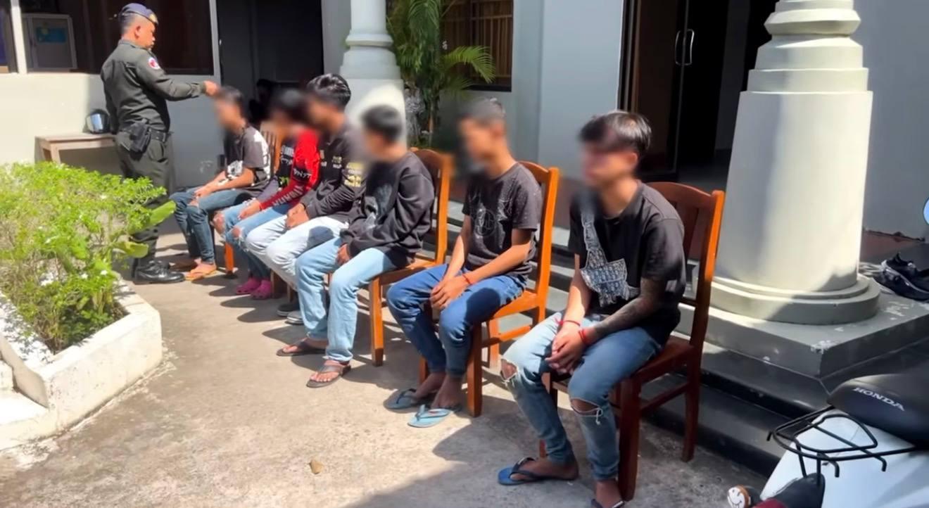 អាវុធហត្ថភ្នំពេញចាប់ក្មេងទំនើង៦នាក់ បង្ហោះម៉ូតូខុសច្បាប់ក្បែរវត្តជាន់ឯក