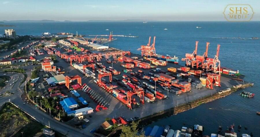 ទោះ​ជាប់​ពន្ធ​ ១៩% ក្ដី! ការនាំចេញ​កម្ពុជា​ទៅ​អាមេរិក​សម្រេច​បាន​ជាង ១០​ពាន់​លាន​ដុល្លារ​ ក្នុង​រយៈពេល​ ១០ខែ​ដើម​ឆ្នាំ២០២៥