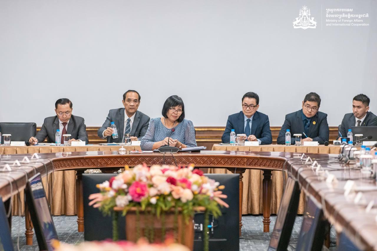 កម្ពុជាបង្ហាញការណ៍ពិត! ក្រសួងការបរទេសបកស្រាយករណីផ្ទុះមីន និងបាញ់ប្រហារពលរដ្ឋខ្មែរនៅព្រំដែនថៃ ជូនអង្គទូតអន្តរជាតិជ្រាប