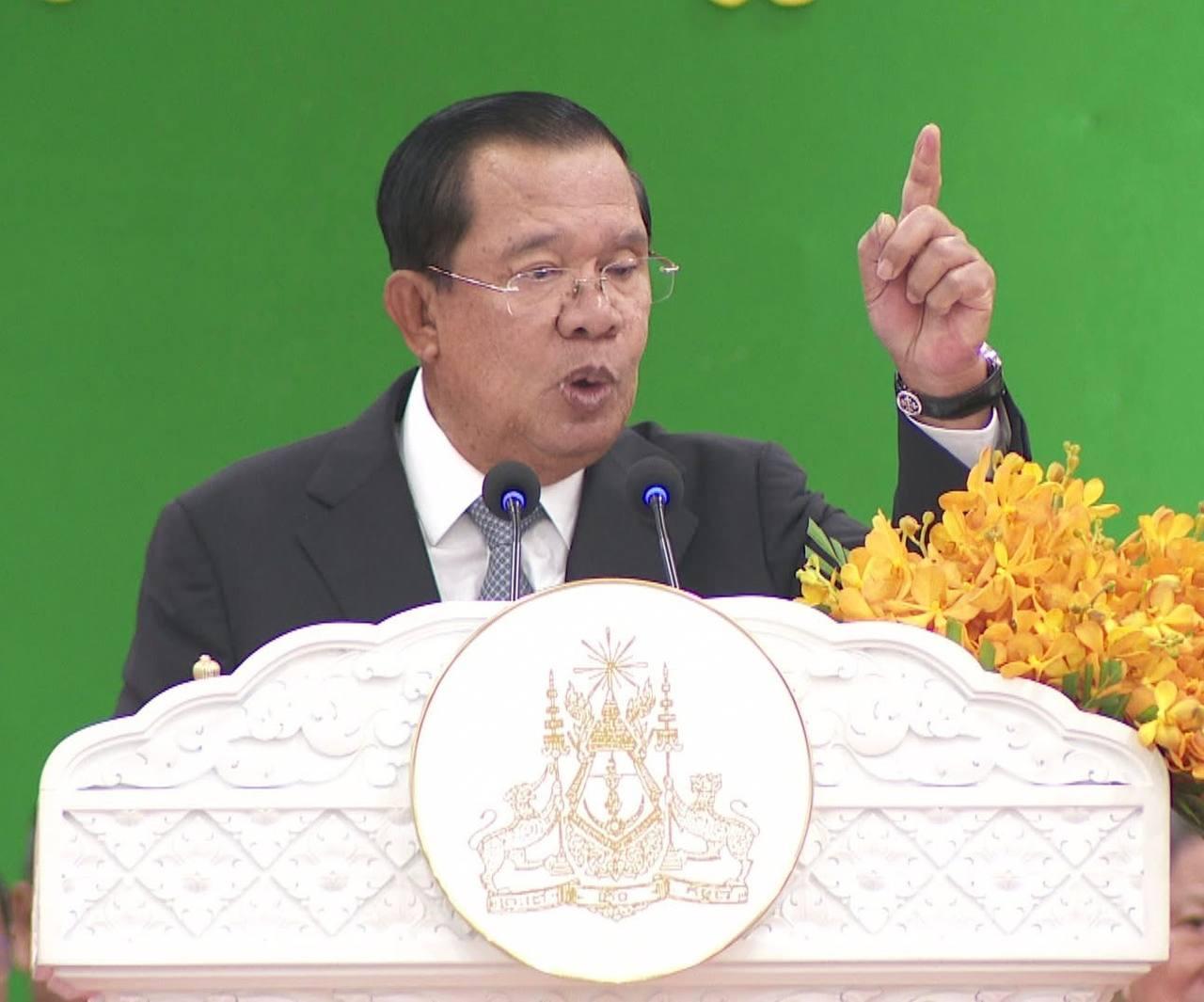 សម្តេចតេជោ ហ៊ុន សែន៖ កម្ពុជា “ស្ងាត់ តែមិនស្ងៀម” កំពុងផលិតអាវក្រោះ DFF សម្រាប់ការពារជាតិ និងនាំចេញ!