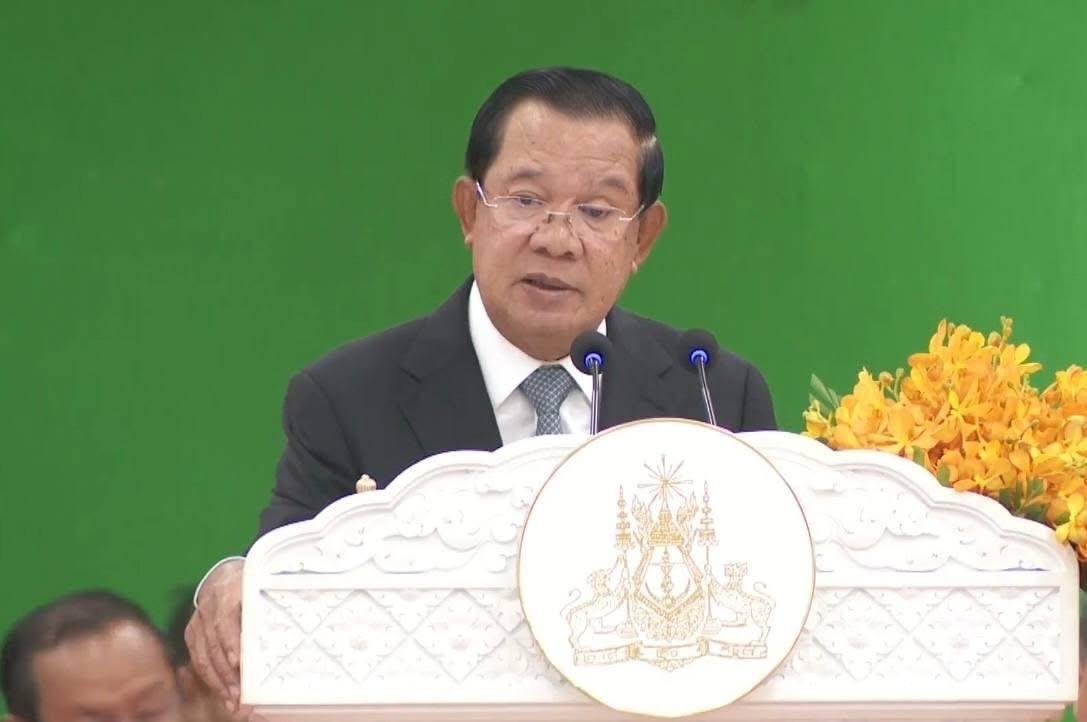 សម្ដេចតេជោ ហ៊ុន សែន បកស្រាយក្ដៅៗ! ហេតុអ្វីកម្ពុជាមិនបាញ់តបវិញ ពេលយោធាថៃបាញ់ប្រហារពលរដ្ឋខ្មែរនៅព្រៃចាន់?