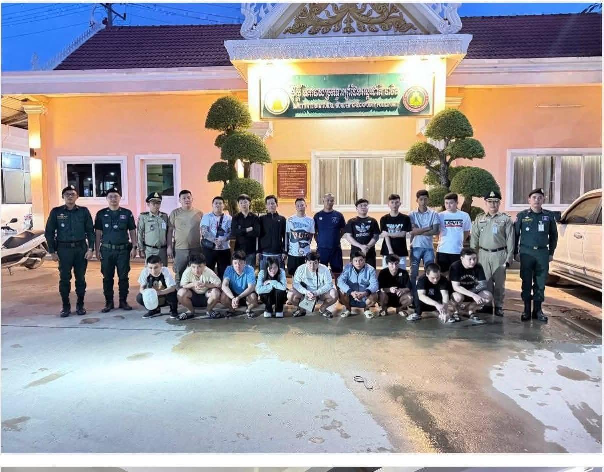 បាវិតផ្អើល! សមត្ថកិច្ចបង្រ្កាបការិយាល័យបោកប្រាស់អនឡាញ ខ្នាតធំ ឃាត់ខ្លួនជនសង្ស័យវៀតណាម ៣០នាក់ រឹបអូសសម្ភារៈរាប់រយគ្រឿង