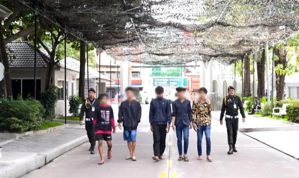 ក្មេងទំនើង៥នាក់ ត្រូវអាវុធហត្ថភ្នំពេញចាប់ក្នុងព្រឹត្តិការណ៍ហិង្សា និងប្រើប្រាស់គ្រឿងញៀន