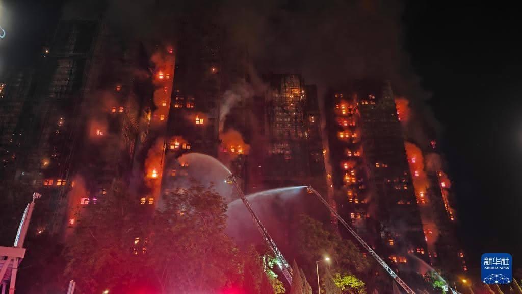 ប្រធានហ៊្សីចីនពីង បង្ហាញការកាន់ទុក្ខចំពោះជនរងគ្រោះឆេះអគារ និងបញ្ជាឱ្យពន្លត់អគ្គិភ័យឱ្យអស់ពីលទ្ធភាព