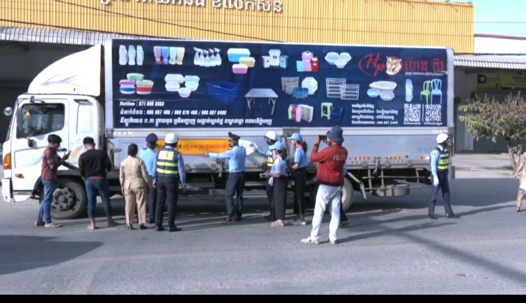 ក្រុមមន្ត្រីចម្រុះចុះអប់រំច្បាប់ចរាចរណ៍ ប្រយុទ្ធប្រឆាំងគ្រោះថ្នាក់ផ្លូវគោក