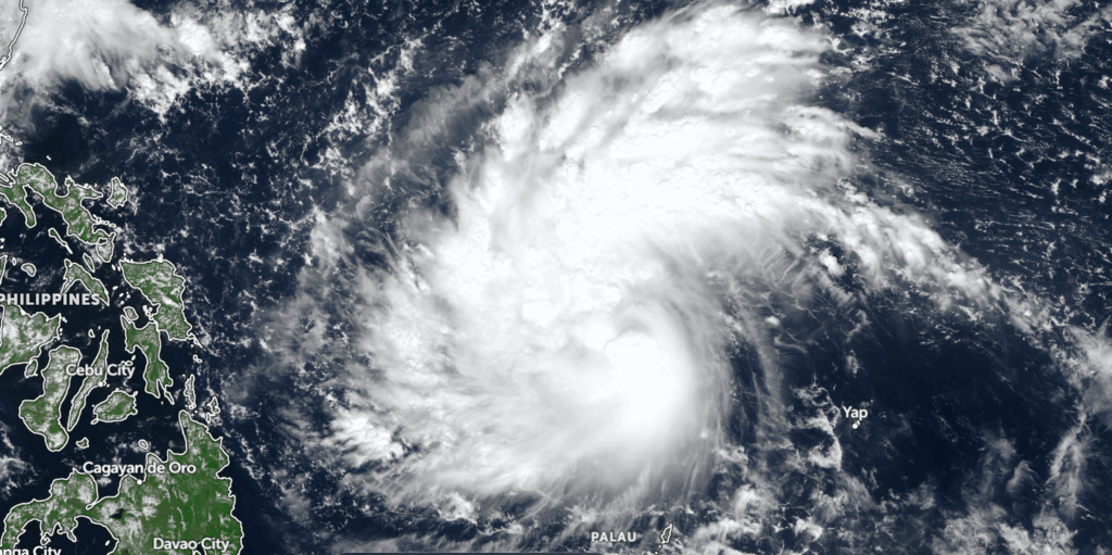 ព្យុះកាលមែជី ត្រៀមបង្កើនកម្លាំងជាសង្ឃរាដ៏កាចសាហាវ ឆ្ពោះមកវៀតណាម ក្បែរកម្ពុជា!