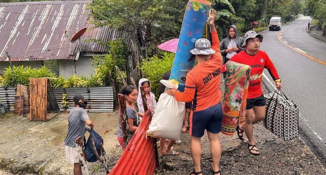 ព្យុះទីហ្វុងកាល់ម៉ាហ្គី! ហ្វីលីពីនជម្លៀសពលរដ្ឋរាប់ម៉ឺននាក់ជាបន្ទាន់ ការព្រួយបារម្ភកើនឡើងលើកោះ Leyte