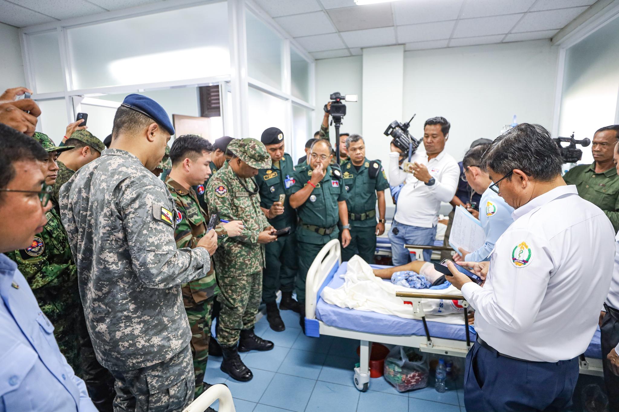 ក្រុមអ្នកសង្កេតការណ៍អាស៊ាន ចុះពិនិត្យជនរងគ្រោះដោយទាហានថៃបាញ់ប្រហារនៅមន្ទីរពេទ្យកម្ពុជា-ជប៉ុន