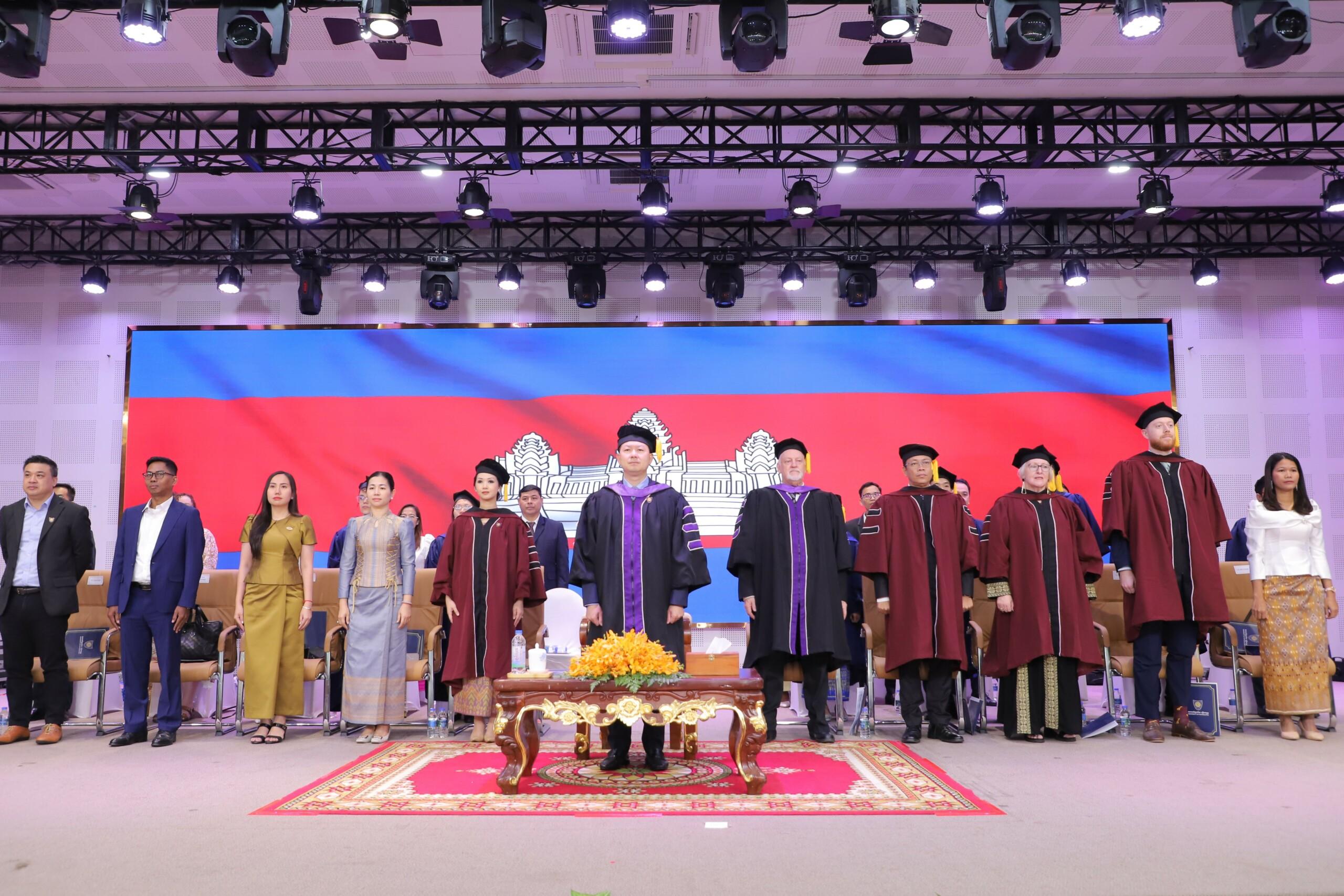 សាកលវិទ្យាល័យពុទ្ធិសាស្ត្រប្រគល់សញ្ញាបត្រជូននិស្សិត ៣១៩ នាក់