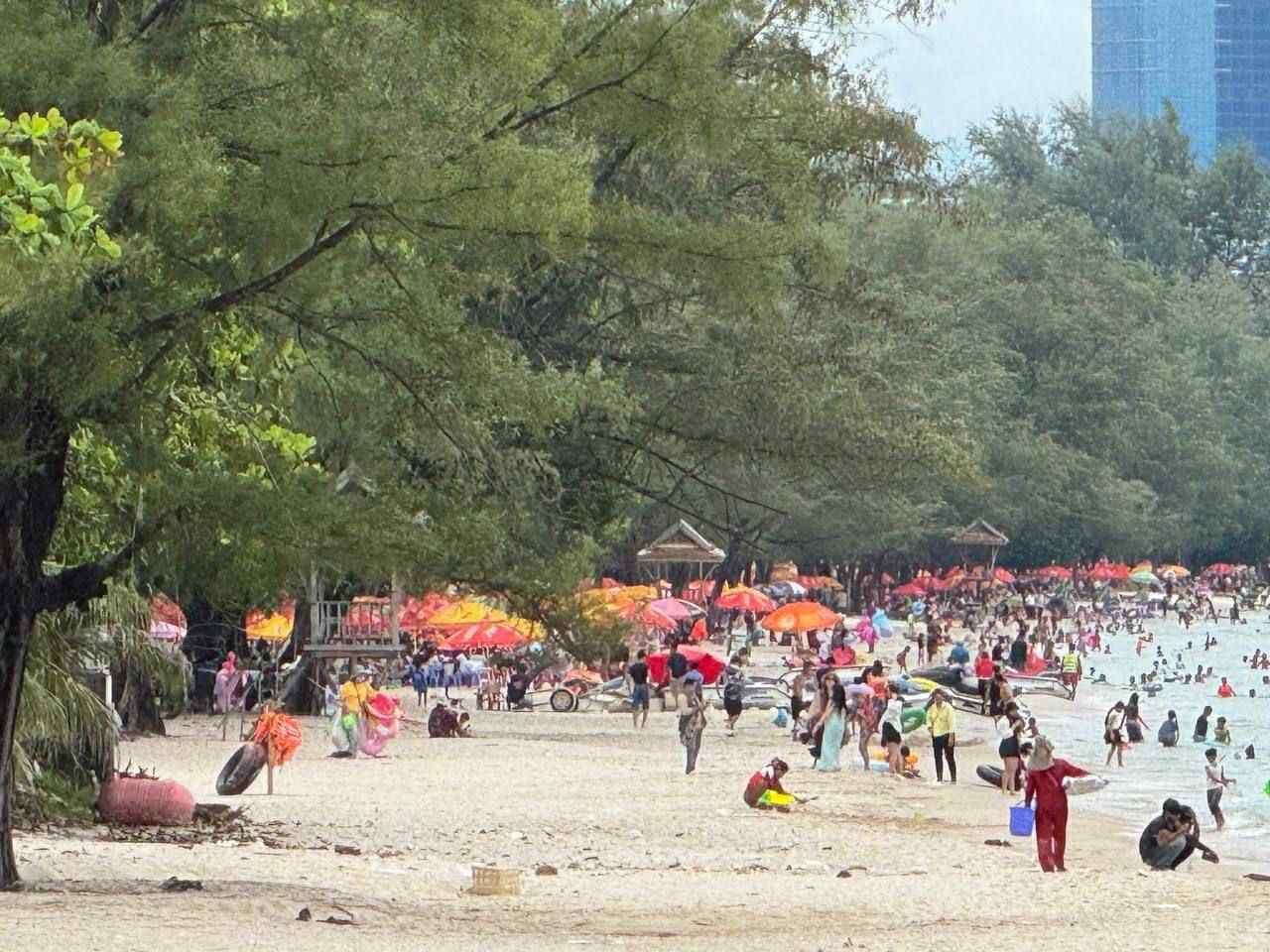 ព្រះសីហនុទាក់ទាញភ្ញៀវទេសចរជាង ៣២ម៉ឺននាក់ ក្នុងពិធីបុណ្យអុំទូក ៣ថ្ងៃ!