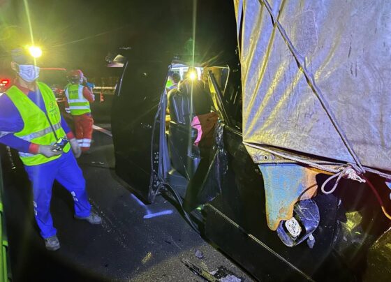 កុំបើកលឿន! គ្រោះថ្នាក់ដ៏រន្ធត់យប់មិញ នៅលើផ្លូវល្បឿនលឿនកំពង់ស្ពឺ របួសធ្ងន់ទាំងអ្នកបើកបរខ្មែរ និងអ្នករួមដំណើរជនជាតិកូរ៉េ