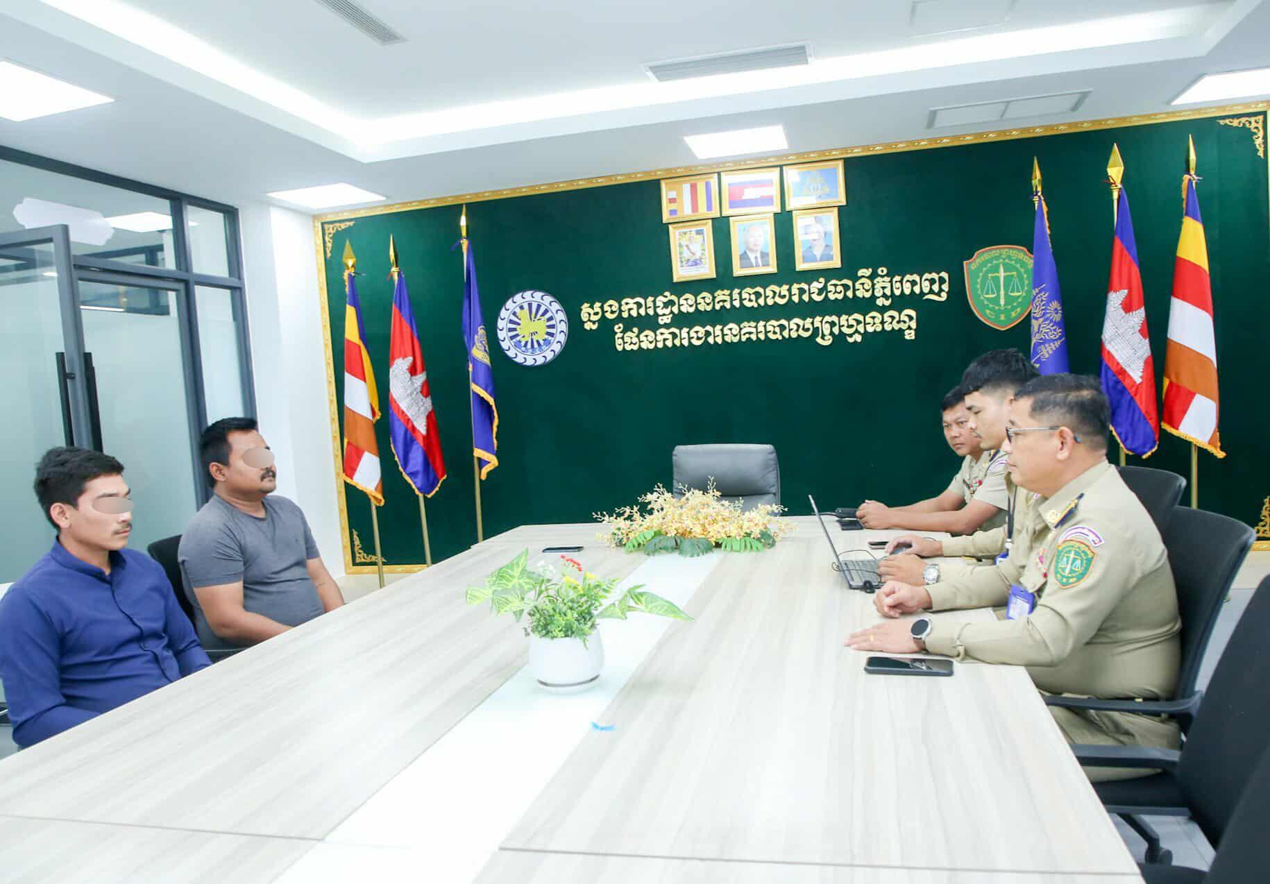 អង្គរក្សពីរនាក់ត្រូវហៅចូលខ្លួន បន្ទាប់ពីប្រើពាក្យមិនសមរម្យធ្វើឲ្យអ្នកដំណើរភ័យខ្លាច