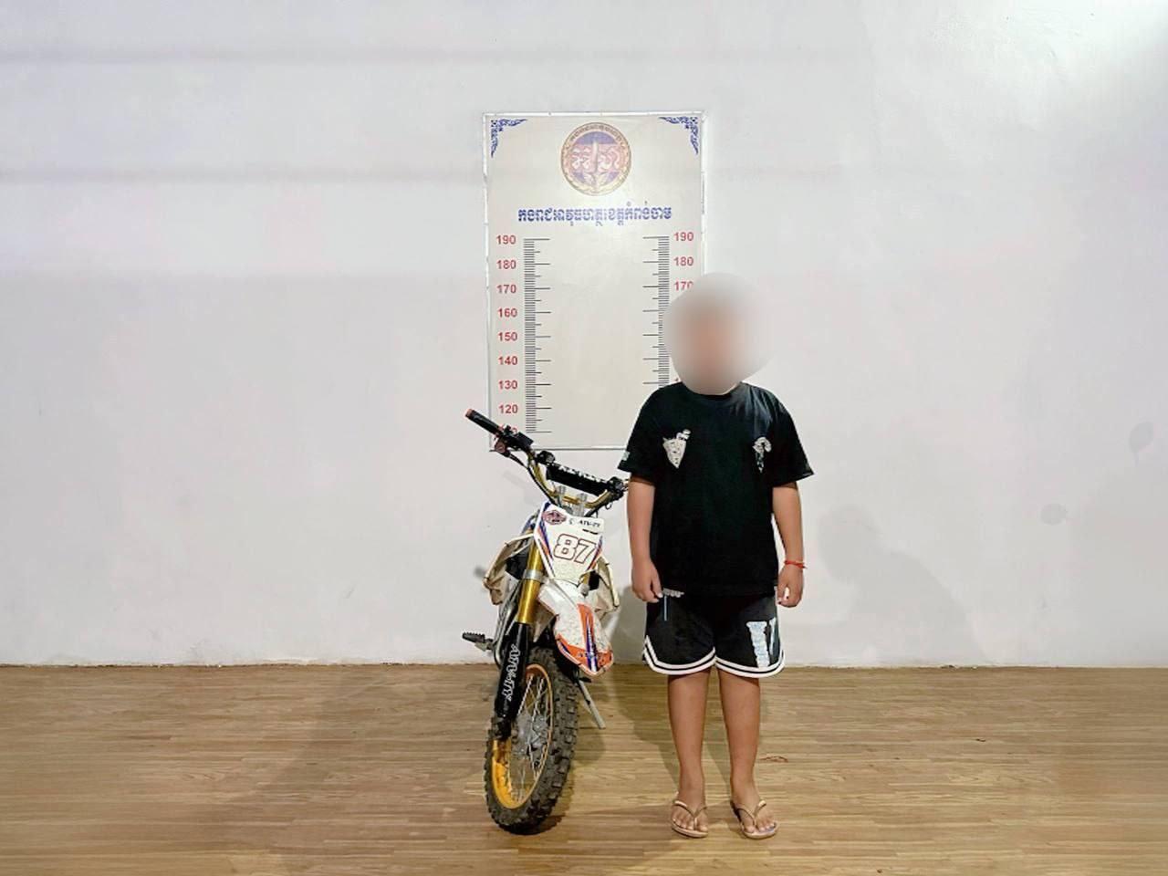 រាជអាវុធហត្ថខេត្តកំពង់ចាម ប្រមូលម៉ូតូកែច្នៃបំពងសំឡេងខ្លាំងៗ ឃាត់ខ្លួនជនបង្ក ៤នាក់!