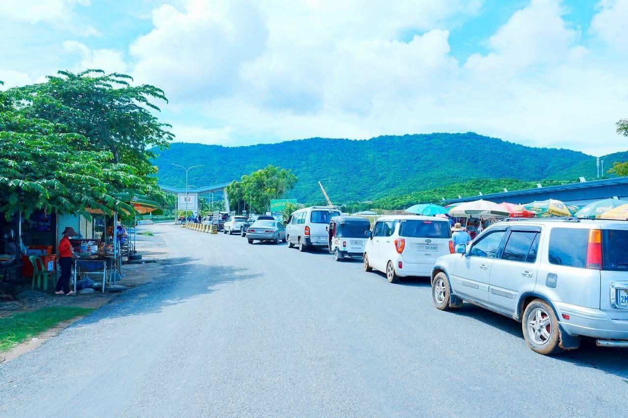 ភ្ញៀវទេសចរជាង ៦ម៉ឺននាក់សម្រុកទៅកំពង់ស្ពឺ ក្នុងពិធីបុណ្យអុំទូកឆ្នាំ២០២៥