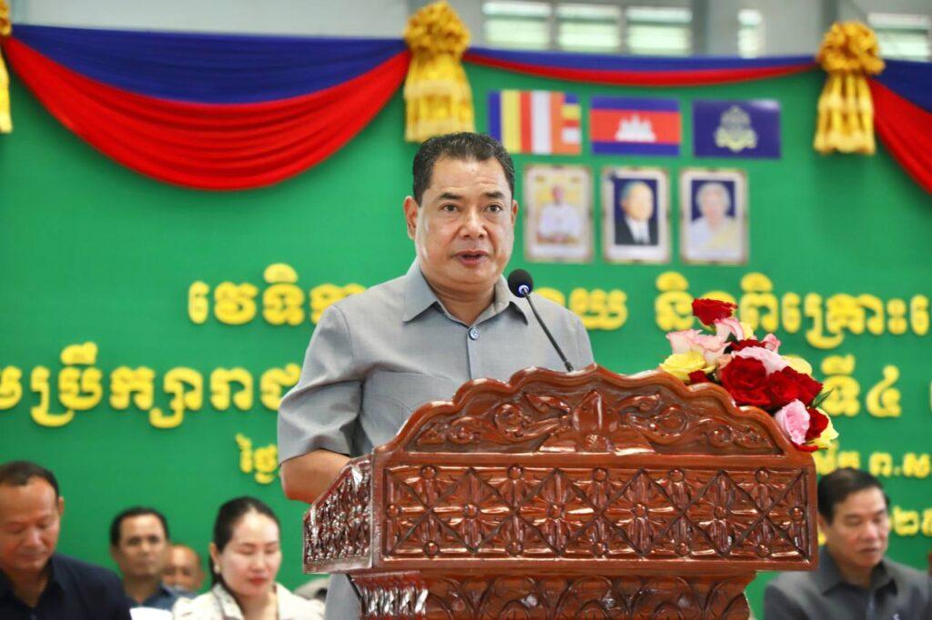 លោក ឃ្លាំង ហួត ចុះដោះស្រាយបញ្ហាធុងបាស់រំខាន និងអាជីវកម្មពេលយប់ នៅជ្រោយចង្វារ