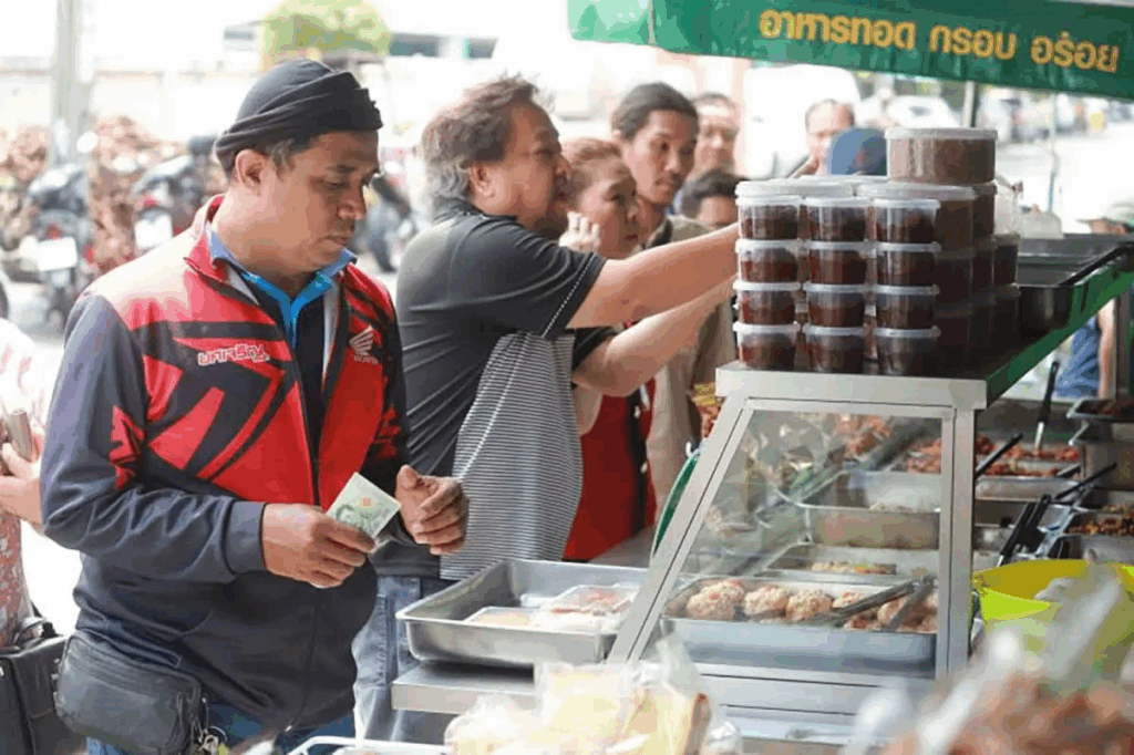 ប្រជាជនថៃភាគច្រើនទទូចរដ្ឋាភិបាលឱ្យដោះស្រាយបញ្ហាទំនិញឡើងថ្លៃ និងជម្លោះព្រំដែនជាមួយកម្ពុជា