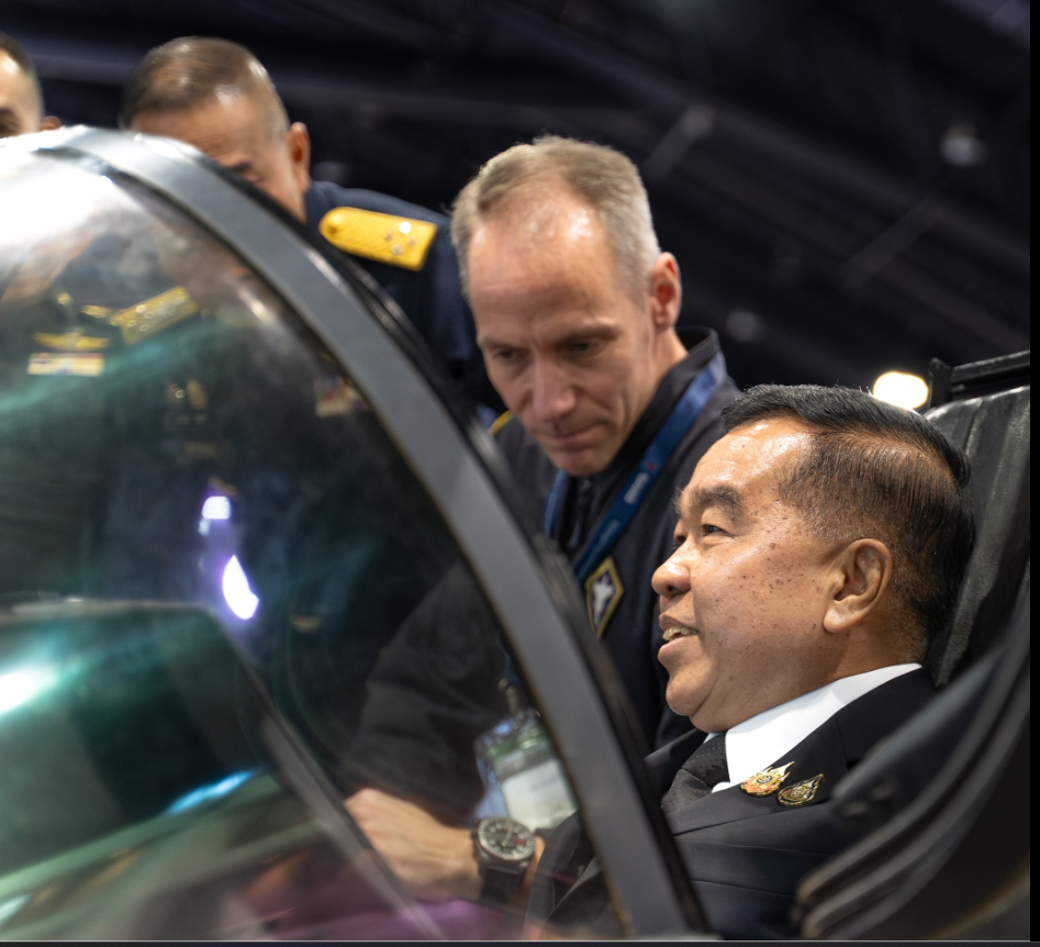 រដ្ឋមន្ត្រីការពារជាតិថៃ ជិះសាកល្បង Gripen-E របស់ស៊ុយអែត បង្ហាញពីភាពជាដៃគូយុទ្ធសាស្ត្រ!