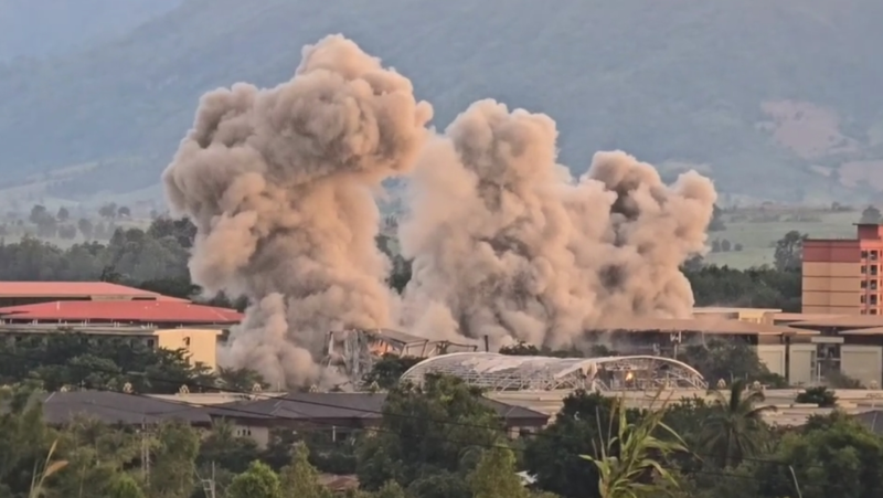 យោធាមីយ៉ាន់ម៉ាបើកការវាយប្រហារផ្លូវអាកាស៩ថ្ងៃជាប់គ្នាលើសម្បុក Scammer ជាប់ព្រំដែនថៃ!