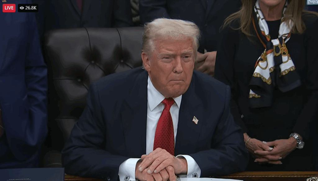 សហរដ្ឋអាមេរិកបើករដ្ឋាភិបាលឡើងវិញ! លោក ត្រាំ ចុះហត្ថលេខាលើច្បាប់ចំណាយក្រោយគាំងអស់ ៤២ ថ្ងៃ