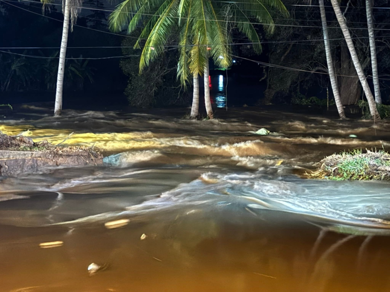 ថៃប្រកាសអាសន្ន! ទំនប់​បាក់​នៅ Singburi ទឹក​ជន់​លិច​ធ្ងន់ធ្ងរ ប្រជាពលរដ្ឋ​ភៀសខ្លួន​ទាំងយប់