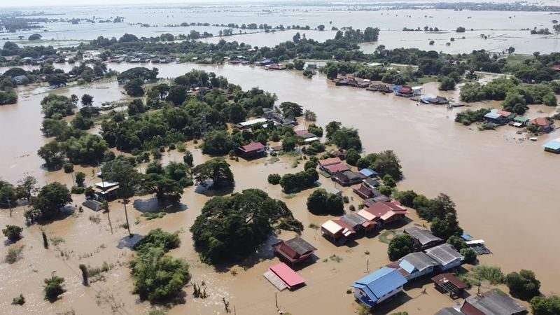 ទឹកជំនន់លិចដល់ក! ប្រជាជនអយុធ្យាផ្ទុះកំហឹងនឹងរដ្ឋាភិបាលថៃ ក្រោយរងទុក្ខ៣ខែ និងសពកើនដល់១៩នាក់