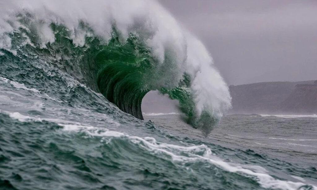 ជប៉ុនរងគ្រោះ! រលកយក្សស៊ូណាមិបោកបក់ឆ្នេរសមុទ្រ Iwate ក្រោយរញ្ជួយដី ៦.៩ រ៉ិចទ័រ