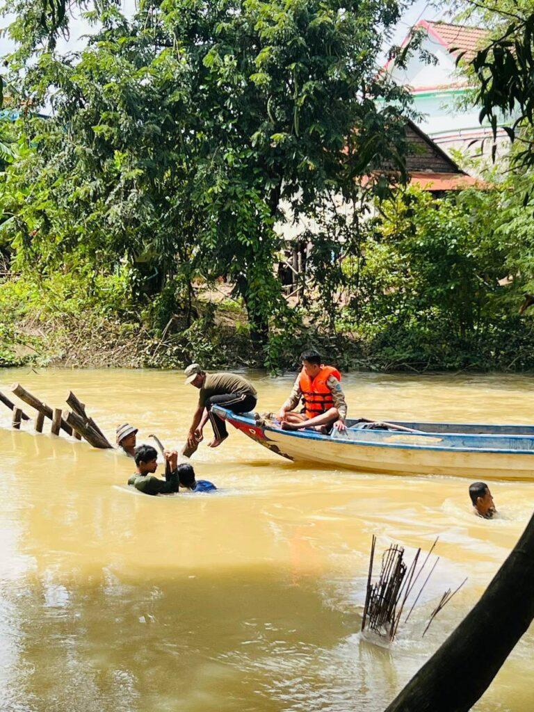 សមត្ថកិច្ចខណ្ឌជលផលកំពង់ចាម បង្ក្រាបបទល្មើសនេសាទទ្រង់ទ្រាយធំ២ករណី នៅស្រុកបាធាយ រឹបអូសឧបករណ៍ខុសច្បាប់ជាច្រើន!