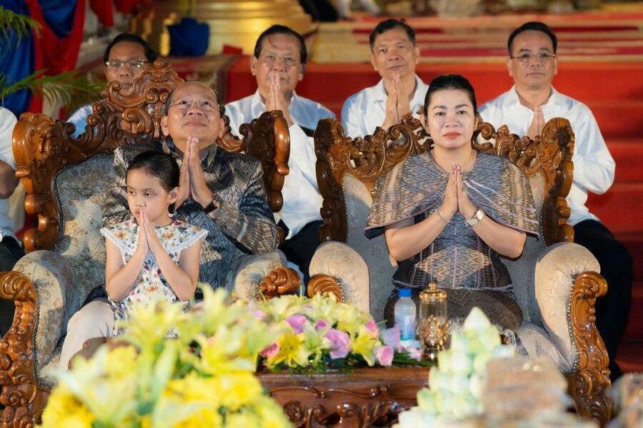 កំពតបំបែកកំណត់ត្រា! ភ្ញៀវទេសចរជិត ២០ម៉ឺននាក់ សម្រុកកម្សាន្តបុណ្យអុំទូក ៣ថ្ងៃយ៉ាងគំហុក!