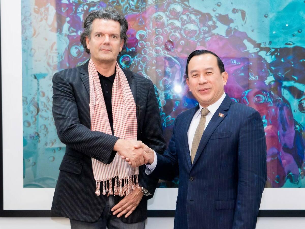 តារាចម្រៀងលំដាប់ពិភពលោក Andrea Bocelli អាចនឹងមកប្រគំតន្ត្រីនៅកម្ពុជា! ក្រសួងទេសចរណ៍កំពុងពិភាក្សា