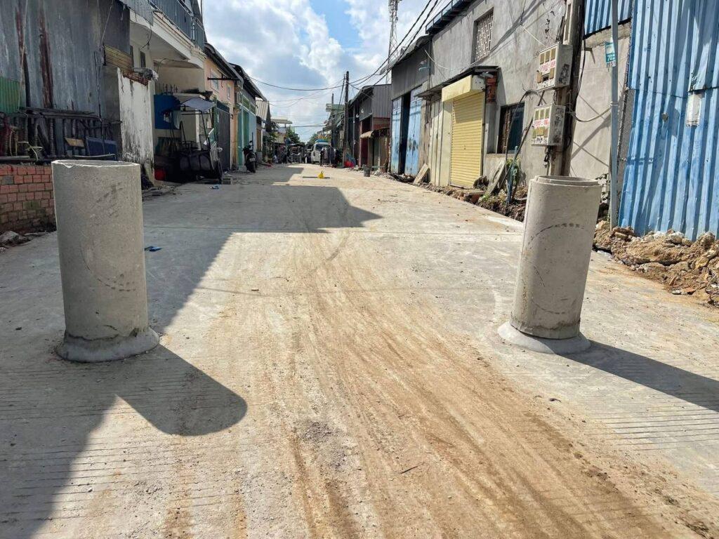 ដំណឹងល្អ! អាជ្ញាធរសង្កាត់ត្រពាំងក្រសាំង ស្ថាបនាផ្លូវបេតុងពីរខ្សែ សរុបប្រវែងជិត ៣៥០ម៉ែត្រ សម្រួលជីវភាពប្រជាពលរដ្ឋ