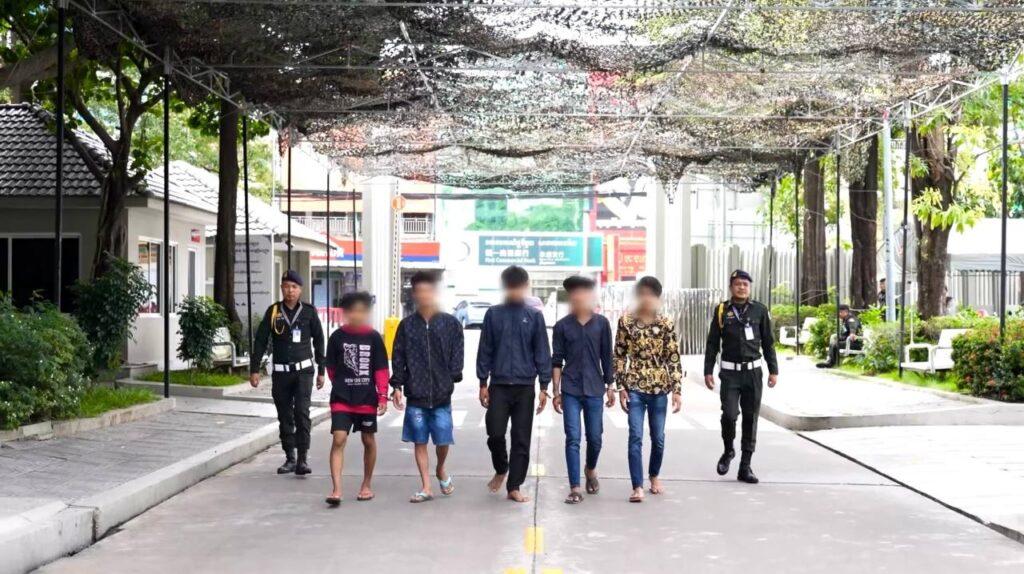 កម្លាំងអាវុធហត្ថចាប់ក្មេងទំនើង ៥ នាក់ ករណីបង្កហិង្សា និងប្រើប្រាស់គ្រឿងញៀន