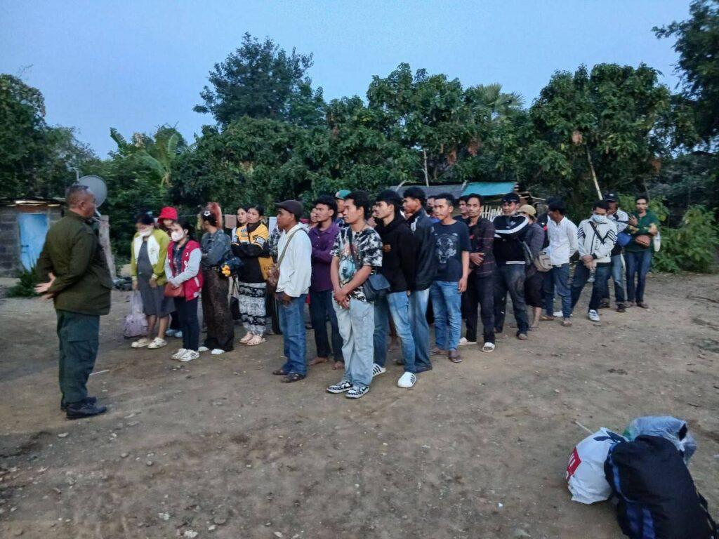 ពលករខ្មែរ ៤២នាក់ វិលត្រឡប់មកកម្ពុជាដោយសុវត្ថិភាពតាមច្រករបៀង