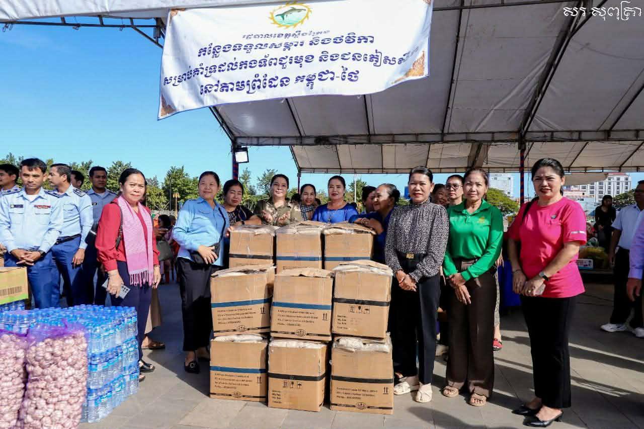 ពលរដ្ឋស្ទឹងត្រែងបន្តបរិច្ចាគសម្ភារៈស្បៀងអាហារជូនកងទ័ពជួរមុខនិងជនភៀសសឹក