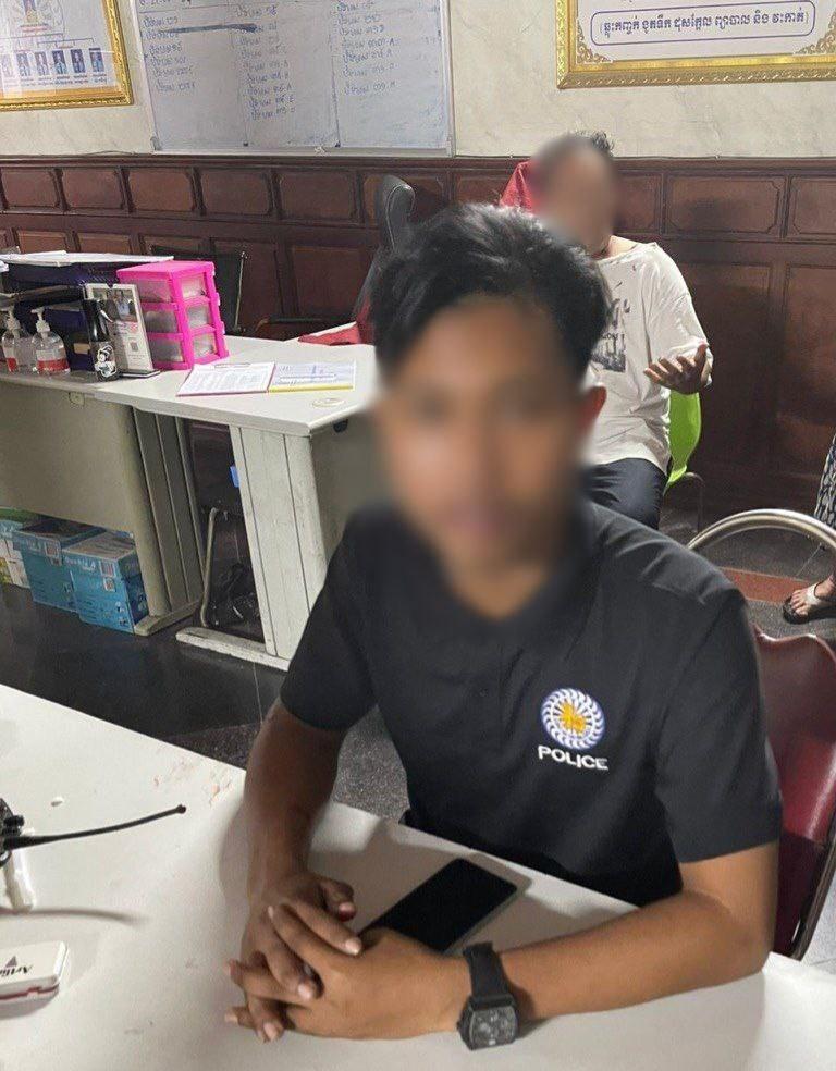 បុរសពាក់អាវប៉ូលិសបញ្ឆោតធ្វើគ្រោះថ្នាក់ចរាចរណ៍ ប្រាប់សមត្ថកិច្ចថា ‘ទិញពីផ្សារ’