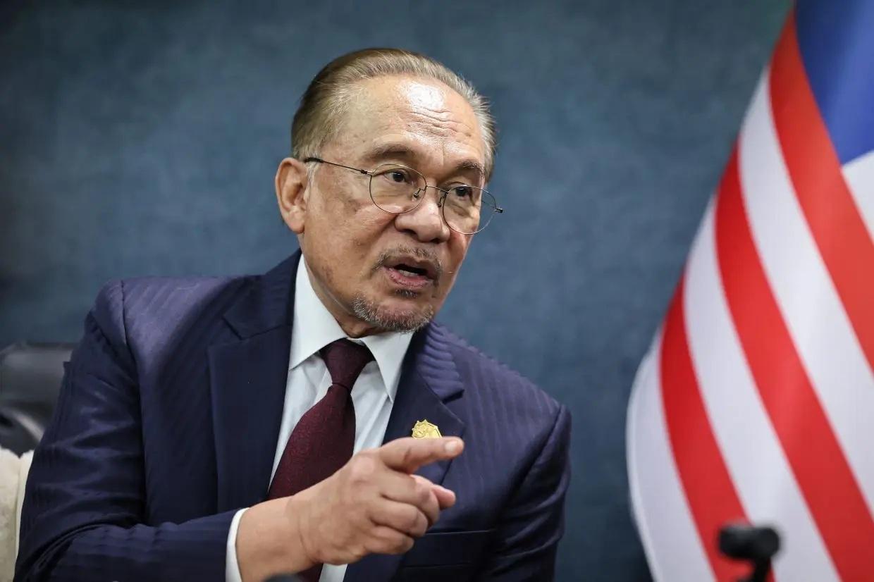 ម៉ាឡេស៊ីដឹកនាំកិច្ចចរចាបន្ធូរភាពតានតឹងព្រំដែនកម្ពុជា-ថៃ ក្រោមការសម្របសម្រួលរបស់លោក អាន់វ៉ា