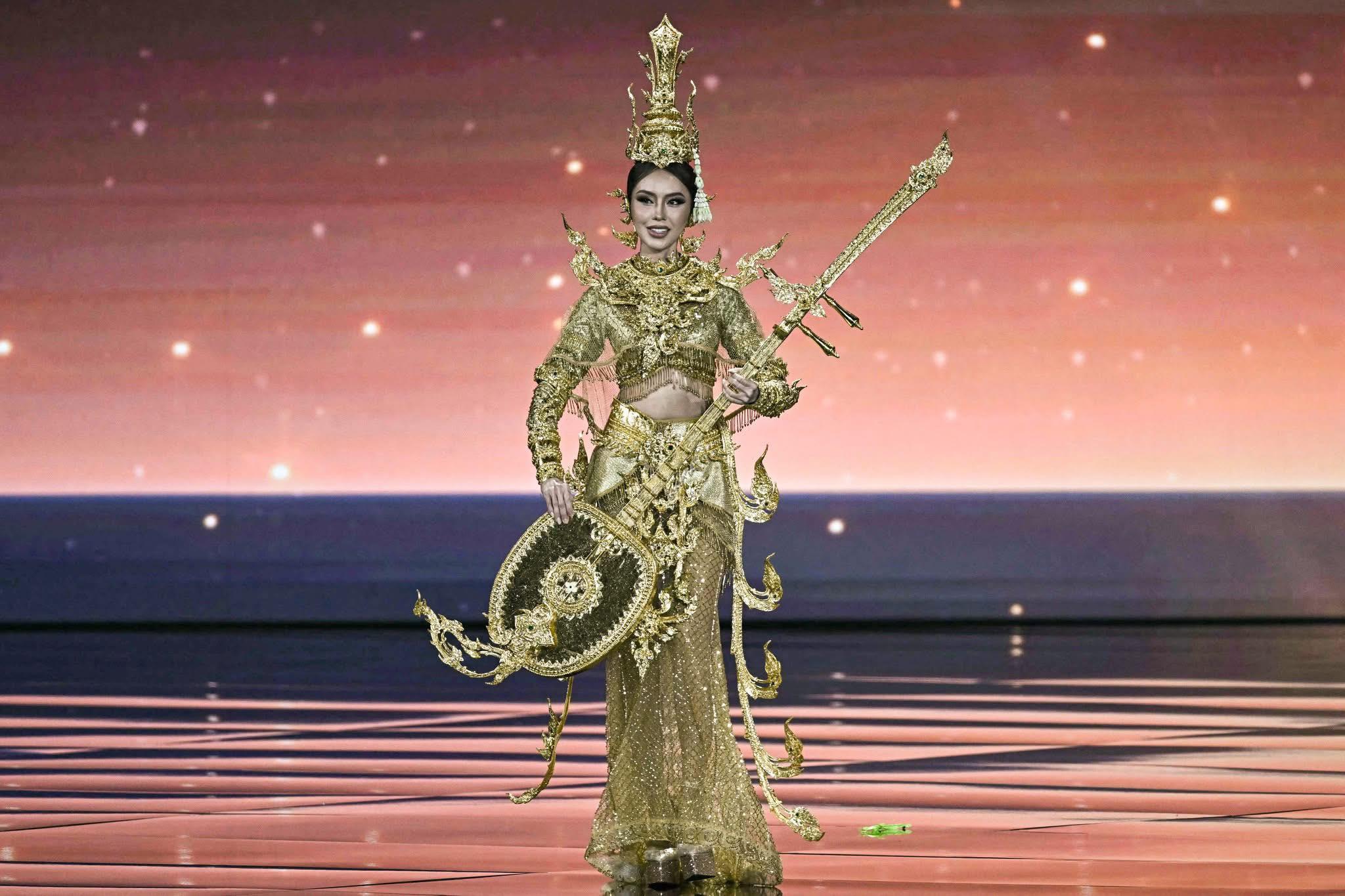 ហ្វីយ៉ាតា បង្ហាញហេតុផលពិសេសក្រោយការជ្រើសរើសឈុតចាប៉ីដងវែងនៅ Miss Universe 2025