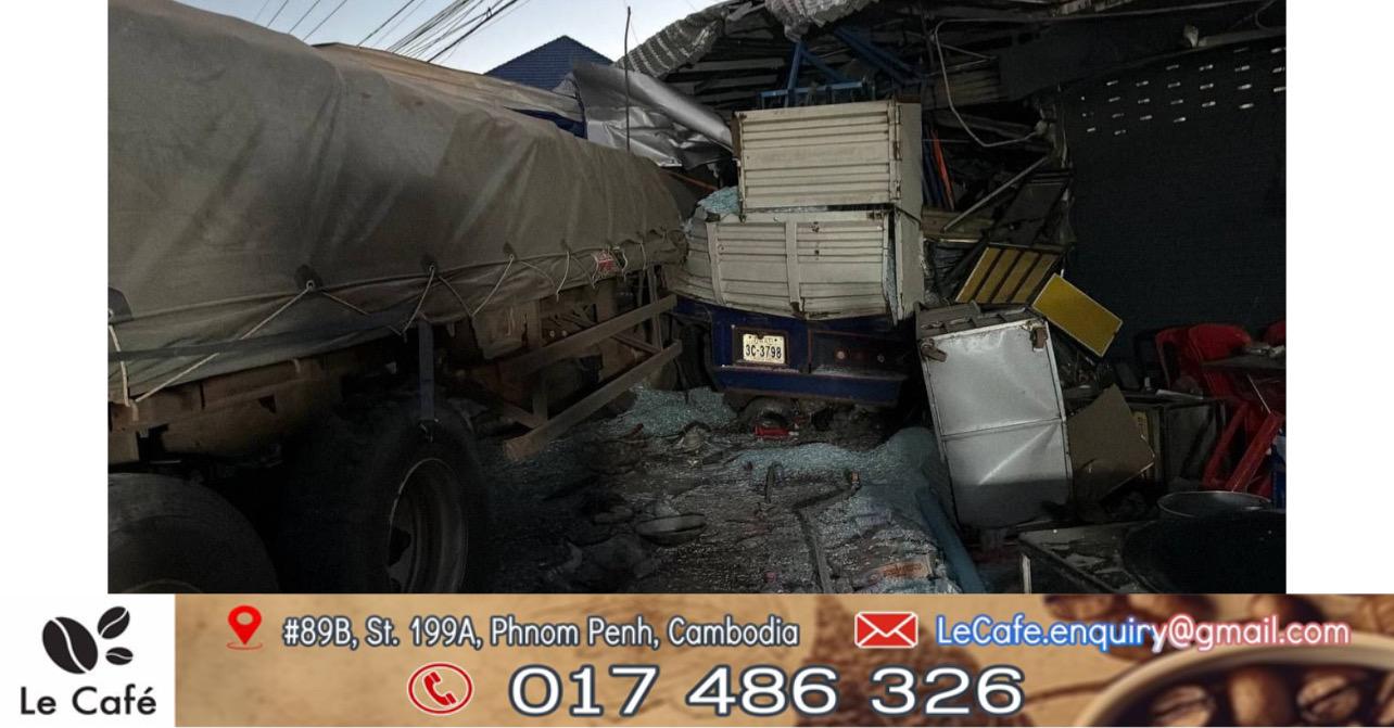 រថយន្តធន់ធំបុករុញទម្លុះផ្ទះពលរដ្ឋ៤ខ្នង នៅភ្នំពេញ បណ្តាលរបួសធ្ងន់