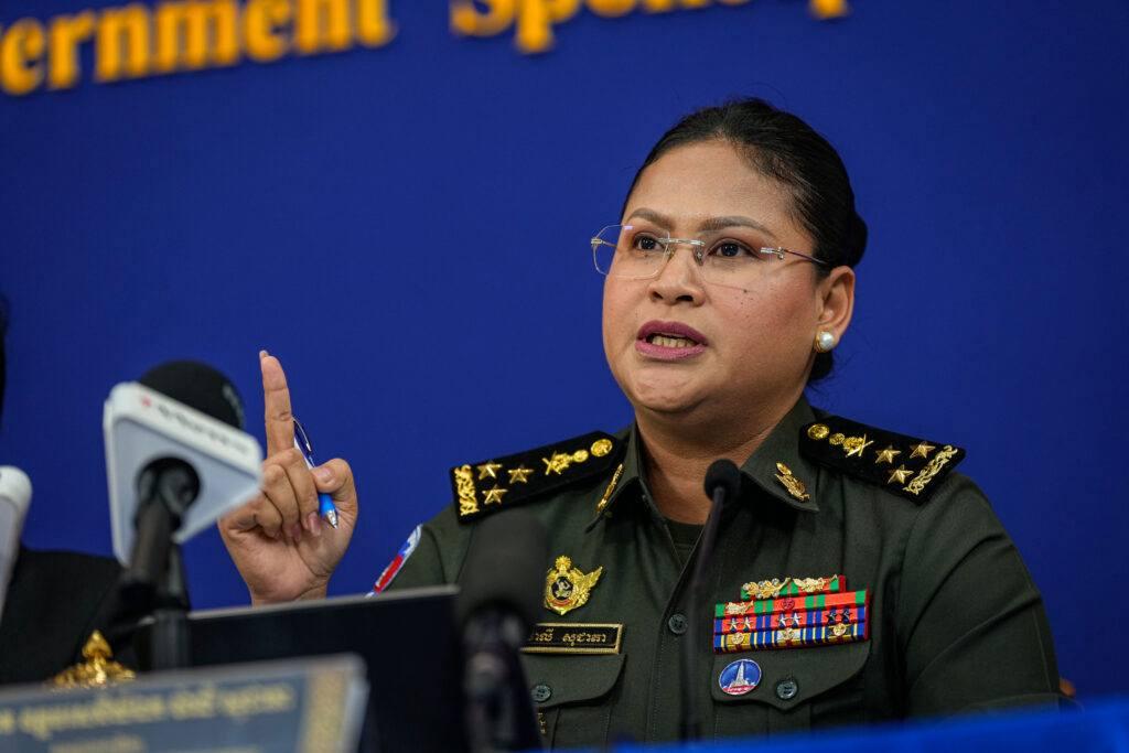 កម្ពុជាអំពាវនាវឱ្យថៃបញ្ឈប់ការបាញ់ប្រហារនៅព្រំដែន បន្ទាប់ពីយោធាថៃប្រើយន្តហោះ F-16 និងផ្សែងពុល