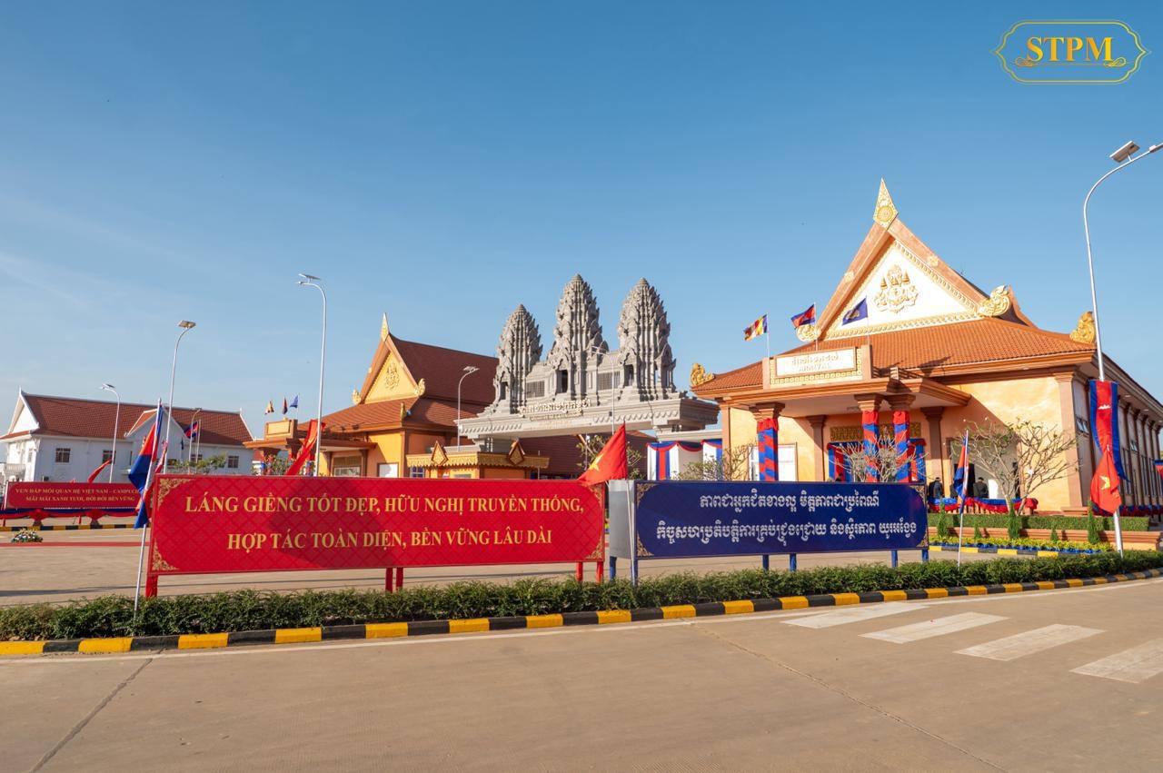 ច្រកទ្វារព្រំដែនអន្តរជាតិម៉ឺនជ័យ-តឹនណាម បើកដំណើរការផ្លូវការ ក្រោមអធិបតីភាពនាយករដ្ឋមន្ត្រីទាំងពីរប្រទេស