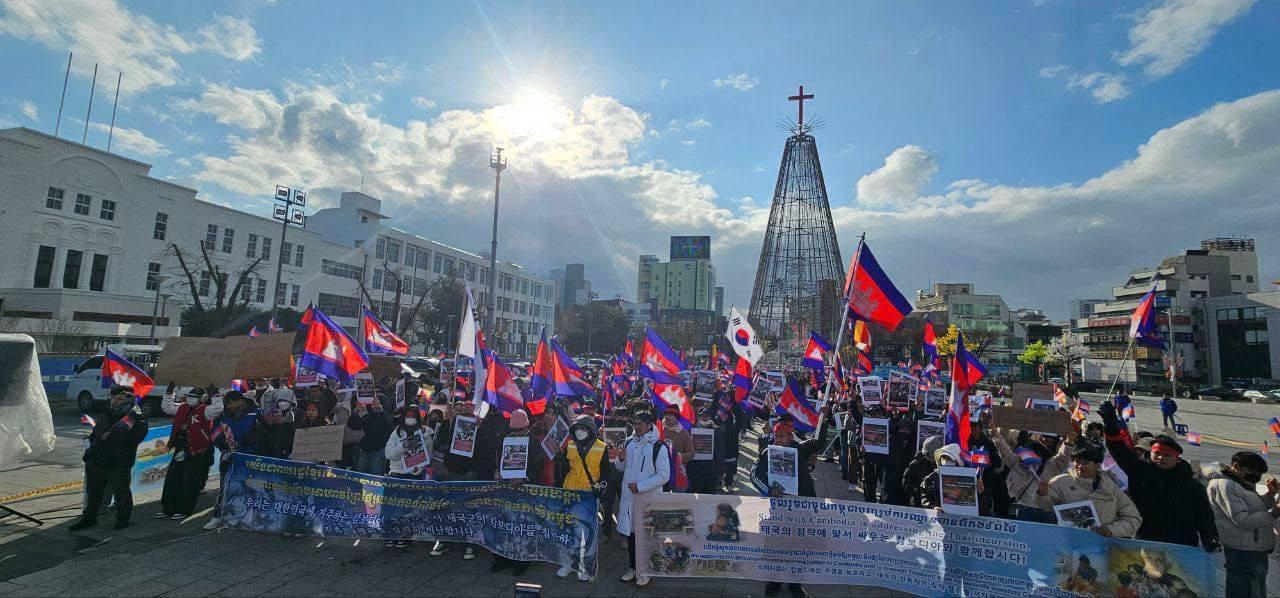 ខ្មែរនៅកូរ៉េជាង ២ពាន់នាក់ធ្វើបាតុកម្មថ្កោលទោសការឈ្លានពានរបស់ថៃលើដែនអធិបតេយ្យកម្ពុជា