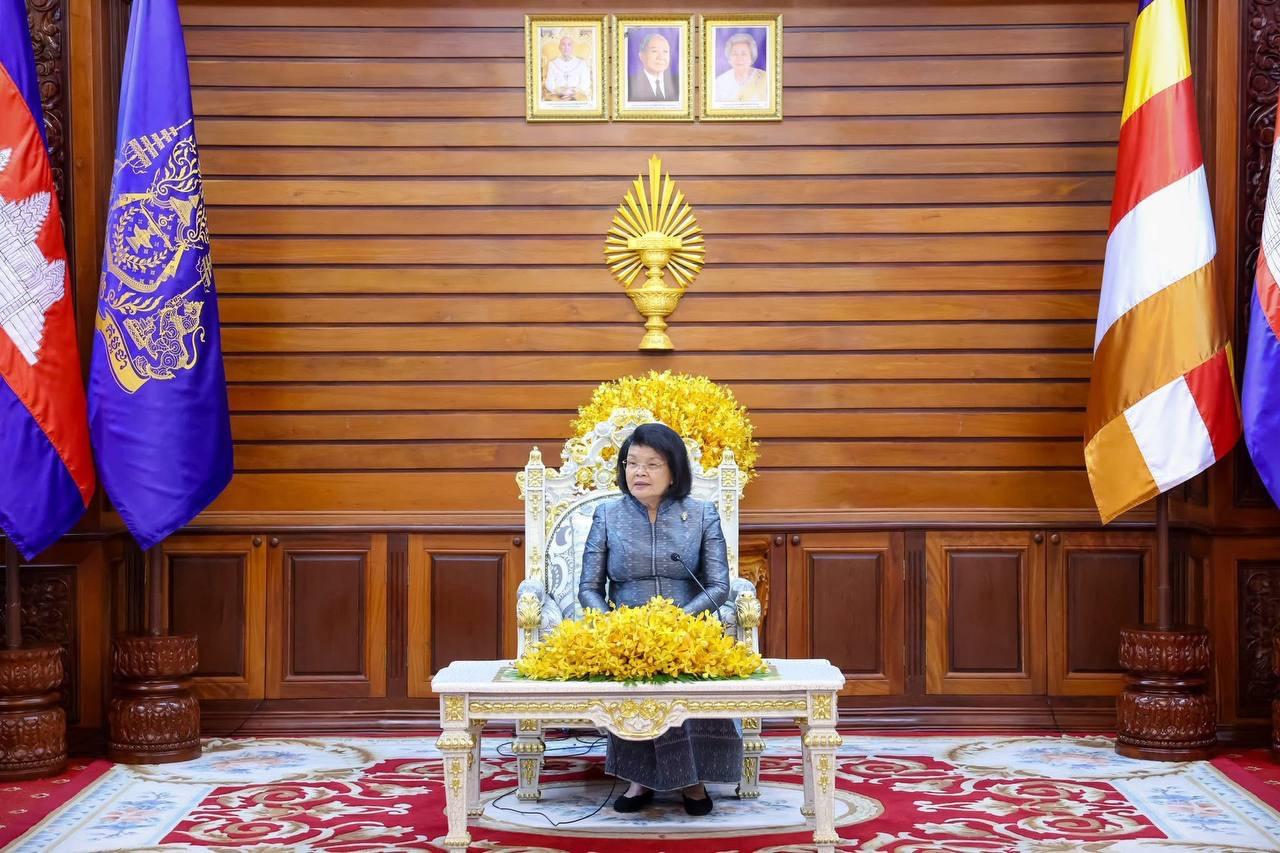 សម្តេចឃួន សុដារី អំណរគុណគណៈកម្មការទី៨ ដែលបរិច្ចាគថវិកា ម៉ាស និងសម្ភារៈជូនវីរៈកងទ័ព