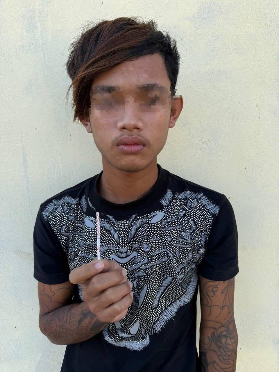 ក្មេងទំនើង២នាក់ចាប់ខ្លួនក្រោយវ៉ៃបំផ្លាញម៉ូតូដោយដុំថ្មនៅស្វាយរៀង