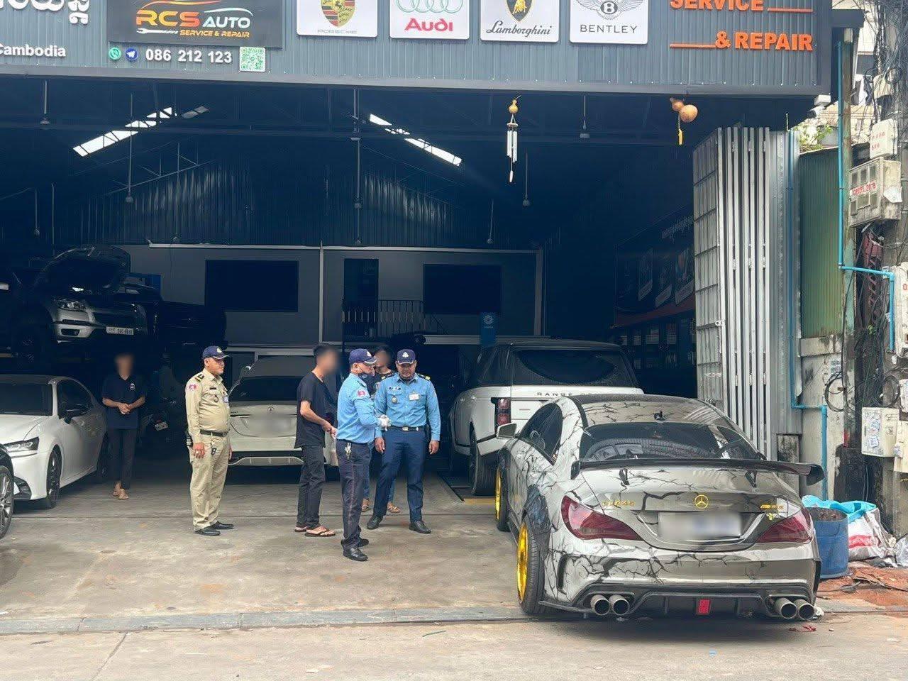 ប៉ូលីសខណ្ឌបឹងកេងកងឃាត់រថយន្ត Mercedes ប្រើបំពង់ស៊ីម៉ាំងកែច្នៃរំខានសាធារណៈ