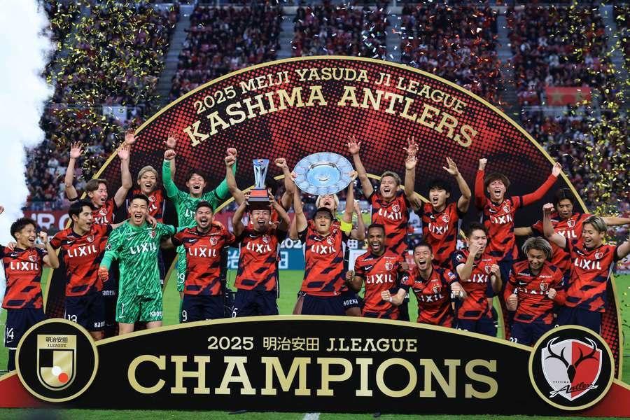 Kashima Antlers ទទួលជើងឯក J-League ឆ្នាំ 2025 បន្ទាប់ពី Leo Ceara រកបានពីរគ្រាប់
