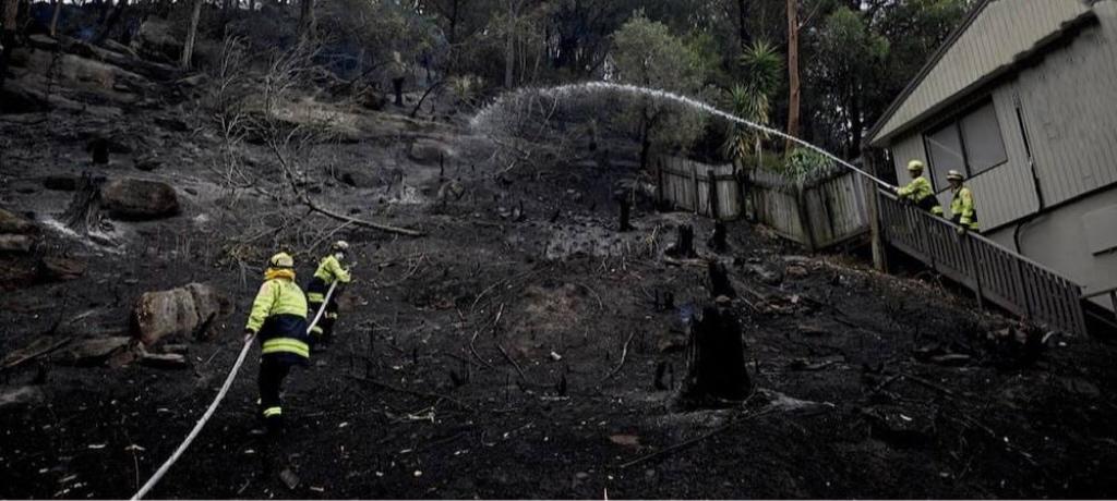 ភ្លើងឆេះព្រៃរាលដាលយ៉ាងធំធេងនៅអូស្ត្រាលី បង្ខំឲ្យប្រជាជនរាប់ពាន់នាក់ភៀសខ្លួនចេញពីលំនៅដ្ឋាន