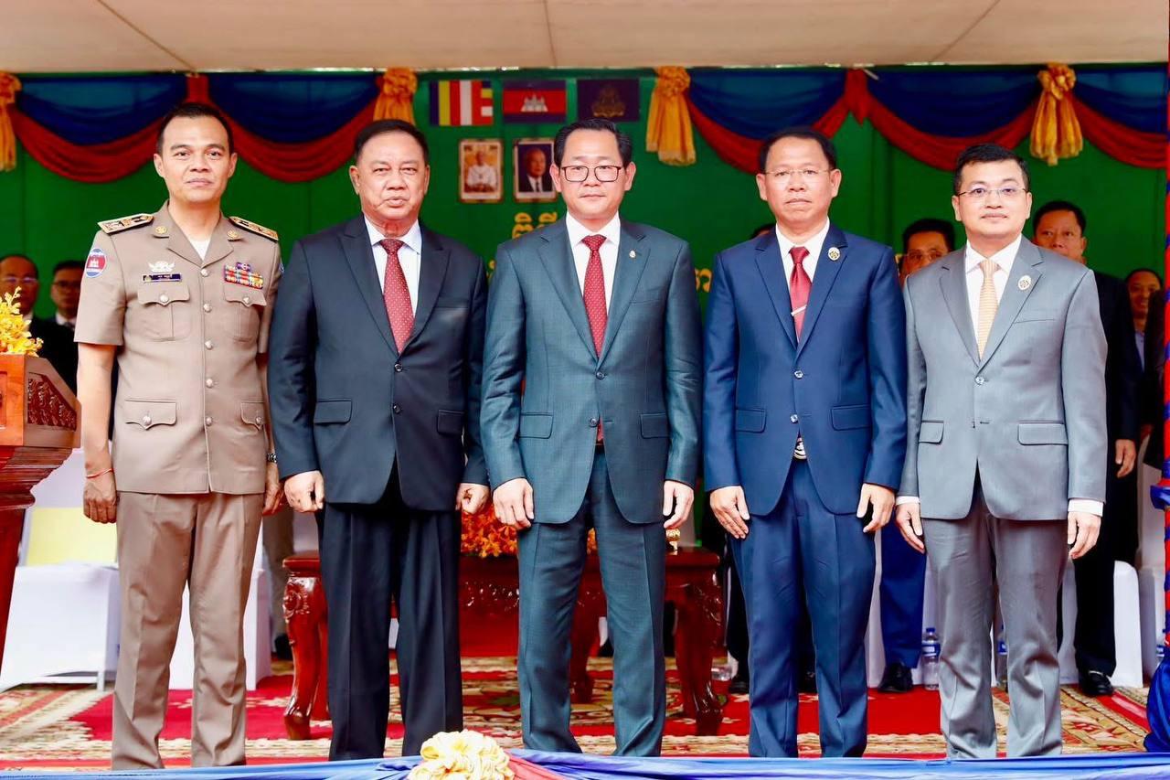 ឧបនាយករដ្ឋមន្ត្រី កើត រិទ្ធ អញ្ជើញដឹកនាំពិធីប្រកាសផ្ទេរតំណែងប្រធានសាលាដំបូងខេត្តកំពង់ស្ពឺ