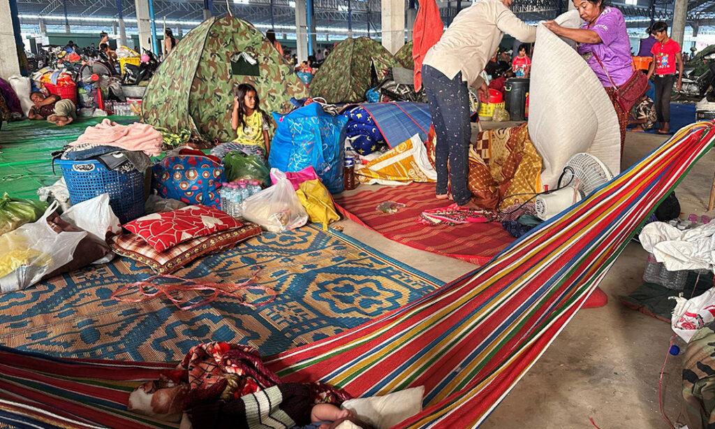 ជម្លោះព្រំដែនកម្ពុជា-ថៃផ្ទុះឡើងវិញ ប្រជាជនកន្លះលាននាក់ភៀសសឹក ខណៈលោកត្រាំសន្យាជួយសម្របសម្រួល