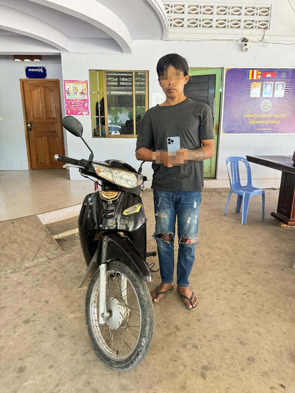 ត្រឹម២ថ្ងៃ! នគរបាលដង្កោចាប់ជនសង្ស័យឆក់ទូរស័ព្ទក្មេងស្រី១៣ឆ្នាំ ប្រគល់ទូរស័ព្ទវិញហើយ